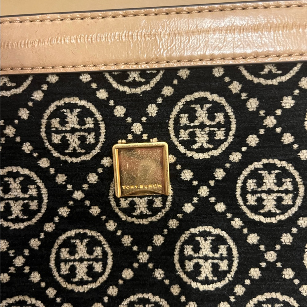 VERY RARE Tory Burch Eel Leather Chenille T Monogram Crossbody Shoulder bag - Picture 9 of 14